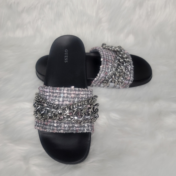 Guess faux fur slides sandals. - Picture 5 of 8